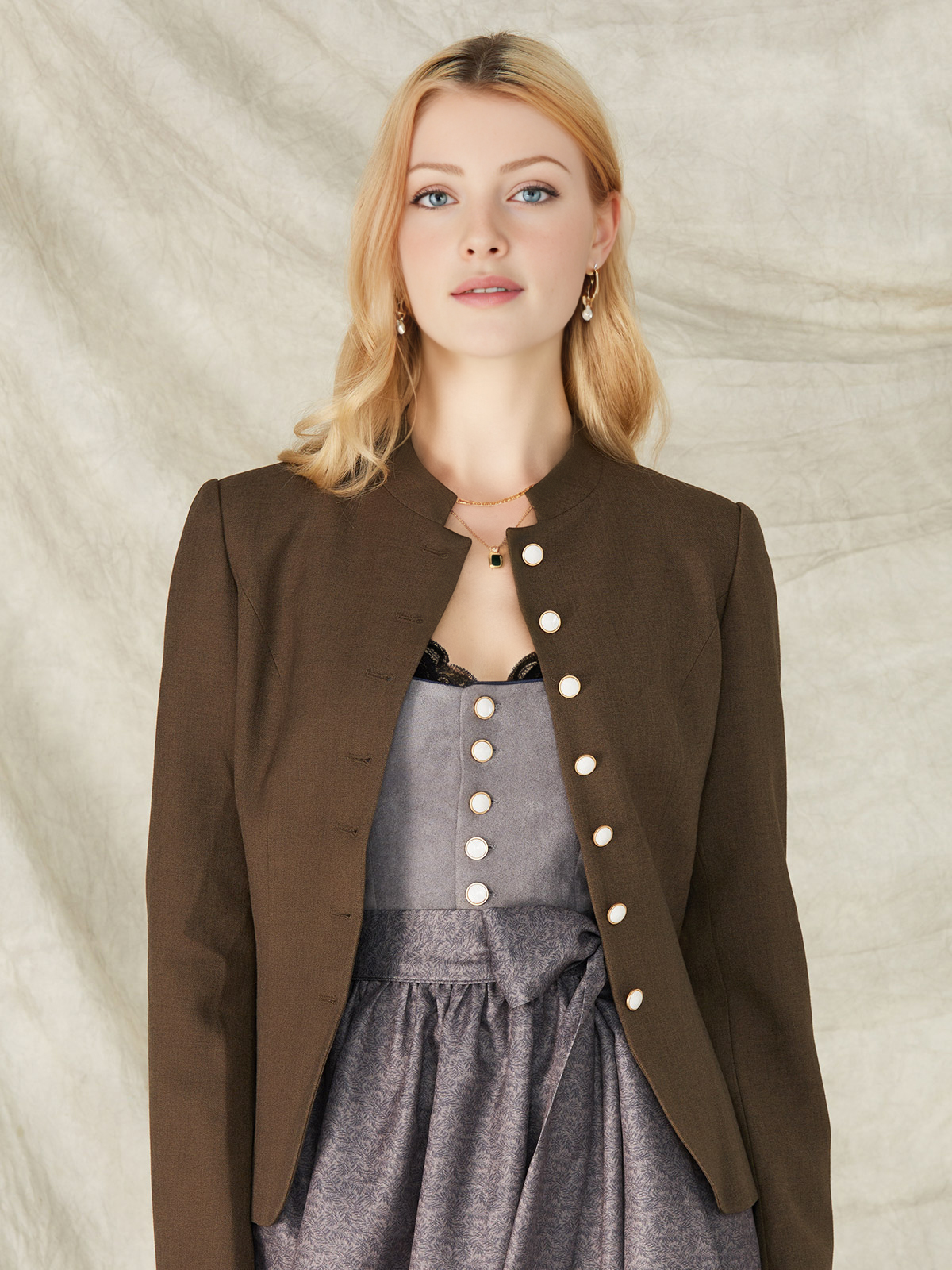Ehreer Dirndl in Braun