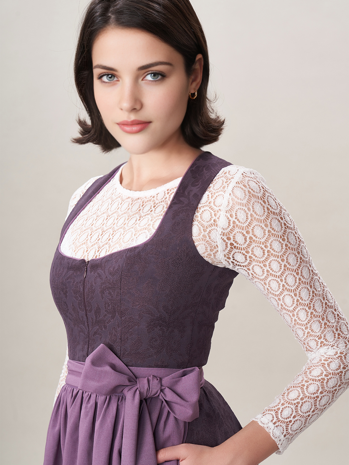 Dirndl in leuchtendem Rot mit modernem Schnitt