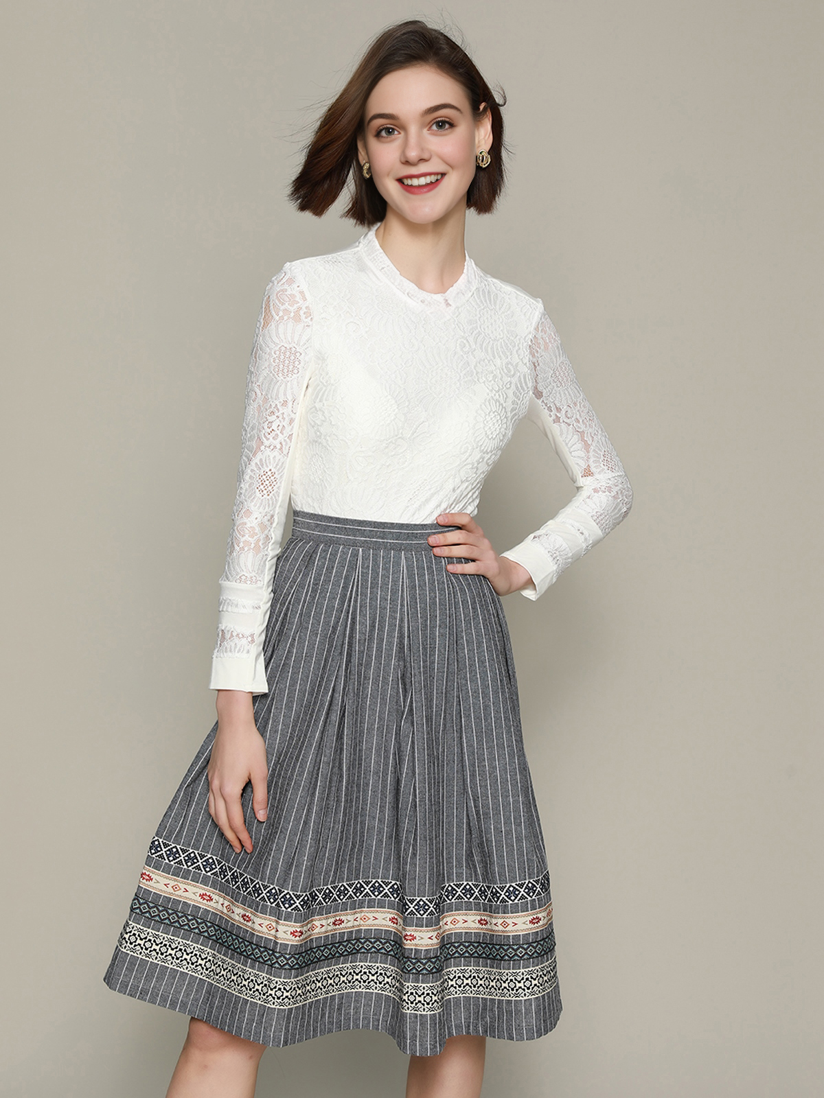 Elegantes Länge Dirndl in Weiß