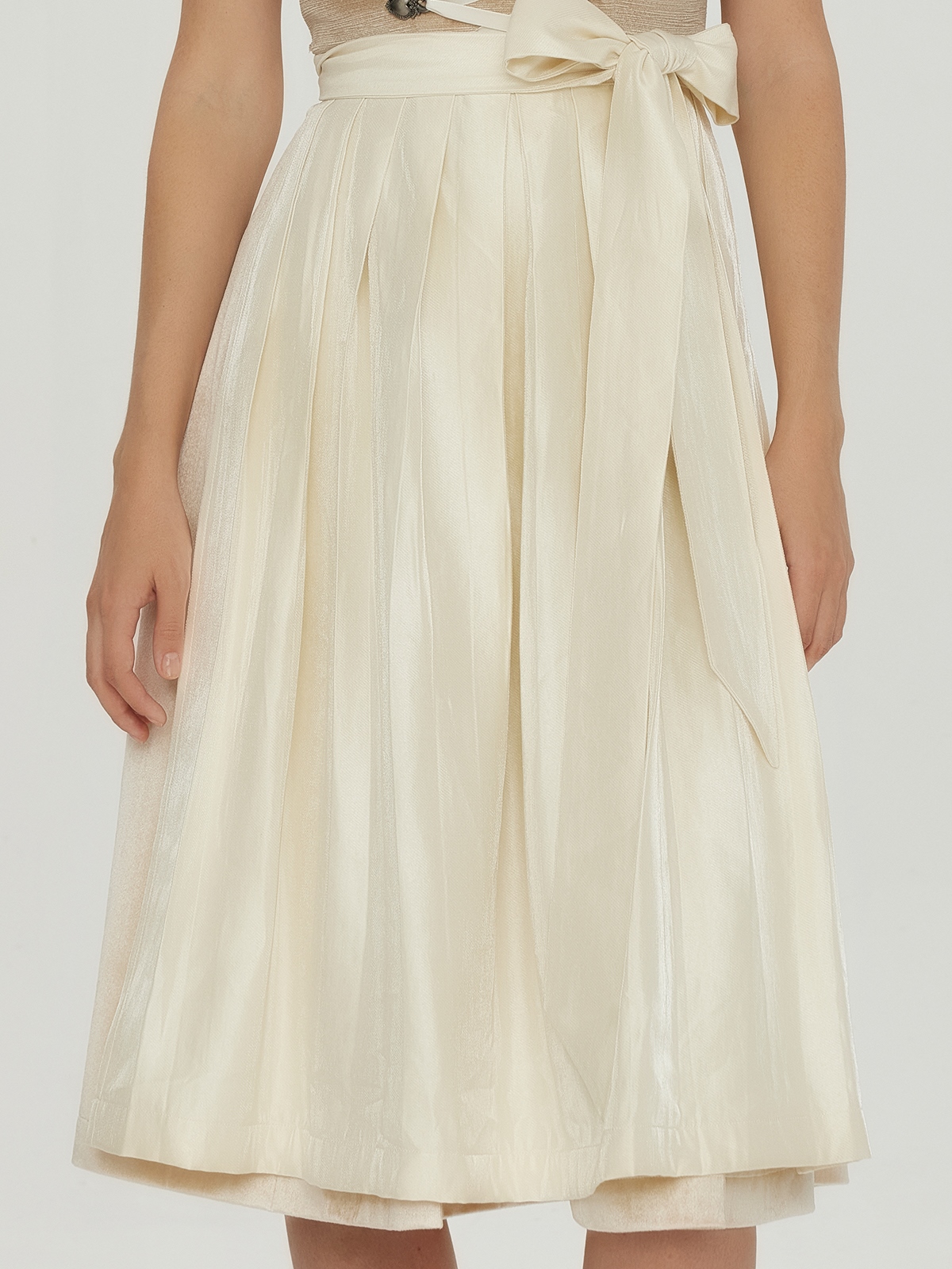 Dirndl Samt Dunkelblau in eleganter Atmosphäre