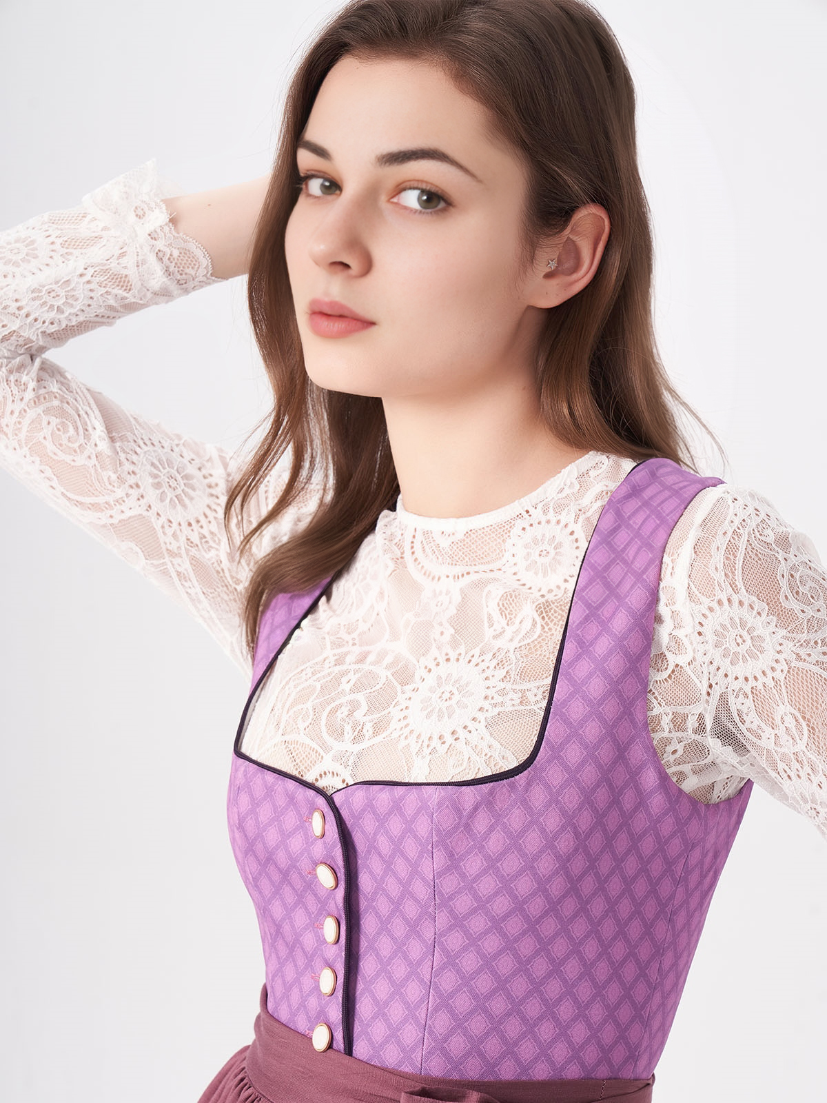Moderne Dirndlbluse mit V-Ausschnitt in Lila