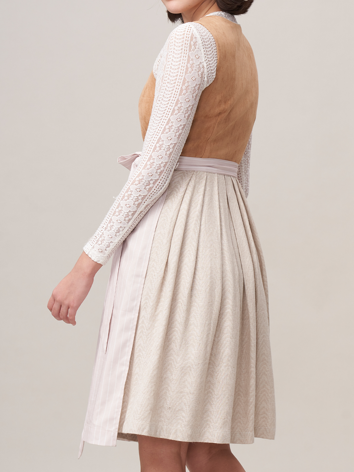 Dirndl in Braun – perfekt für Herbst und Winter