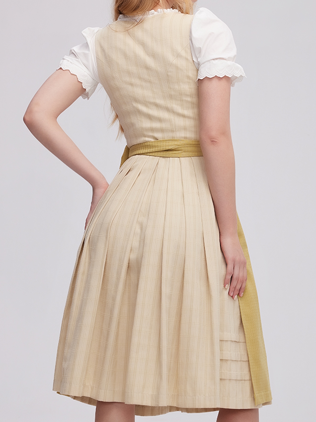 Dirndl in Grün – stilvoll und zeitgemäß
