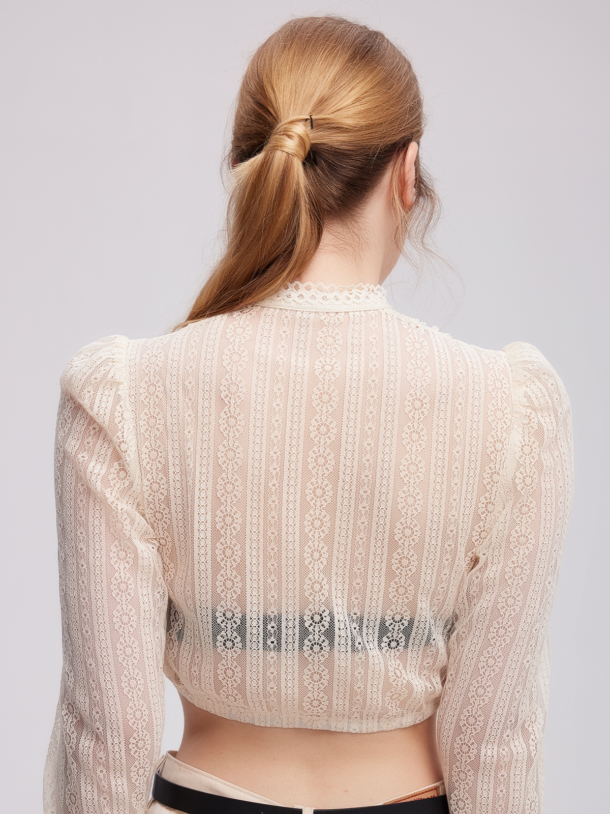 Modernes Dirndl in Beige