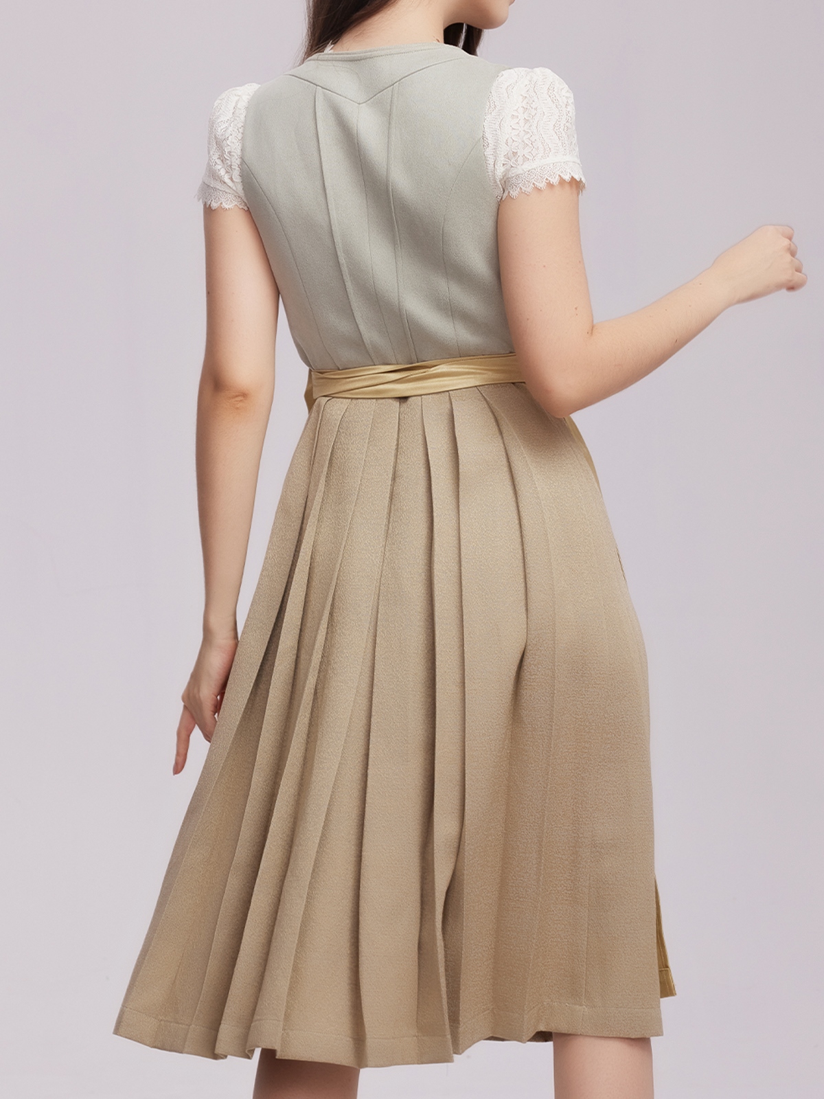 Modernes Dirndl in Grün