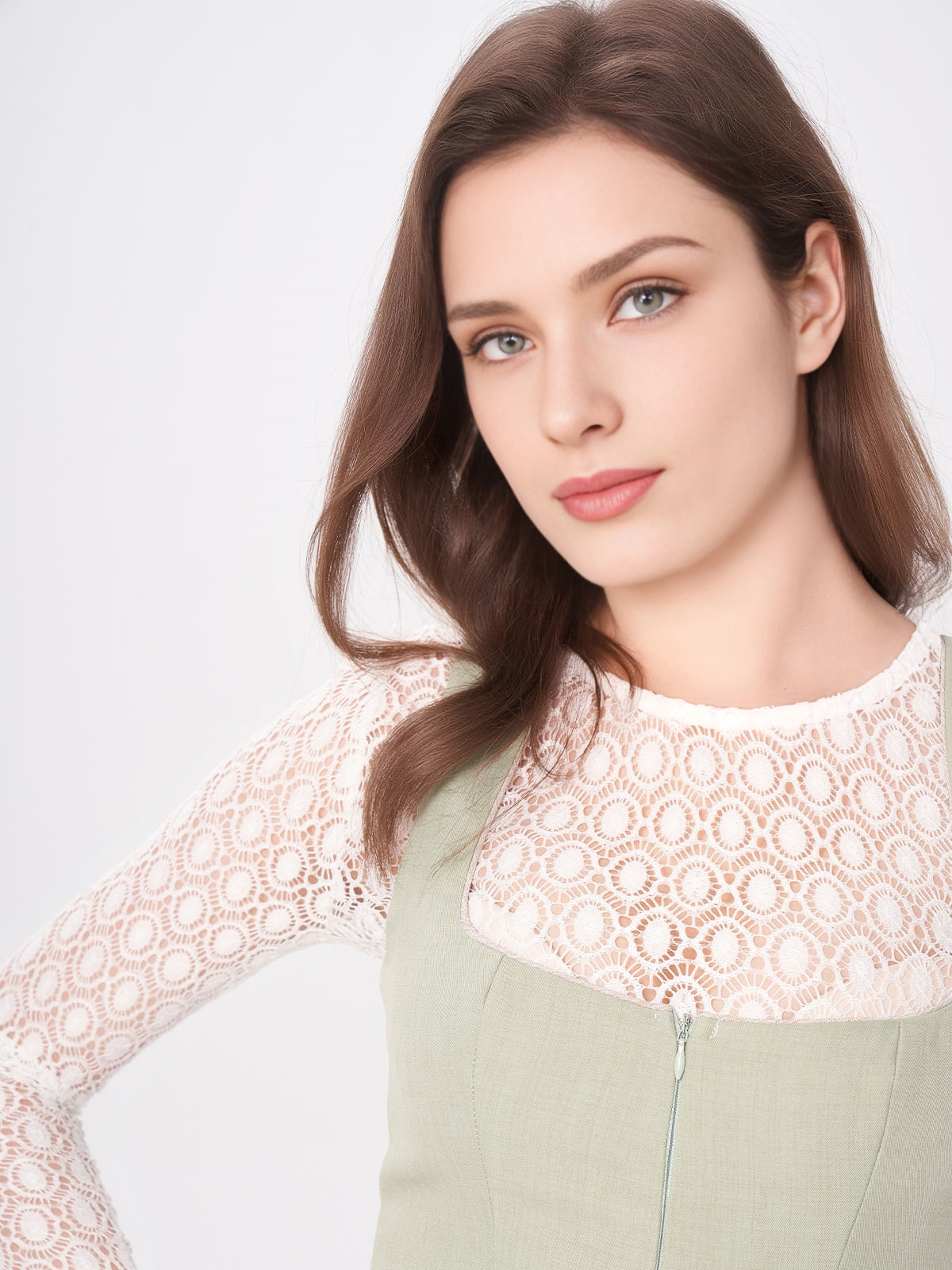Modernes Dirndl in Grün – stilvolle Kombination aus Tradition und Moderne