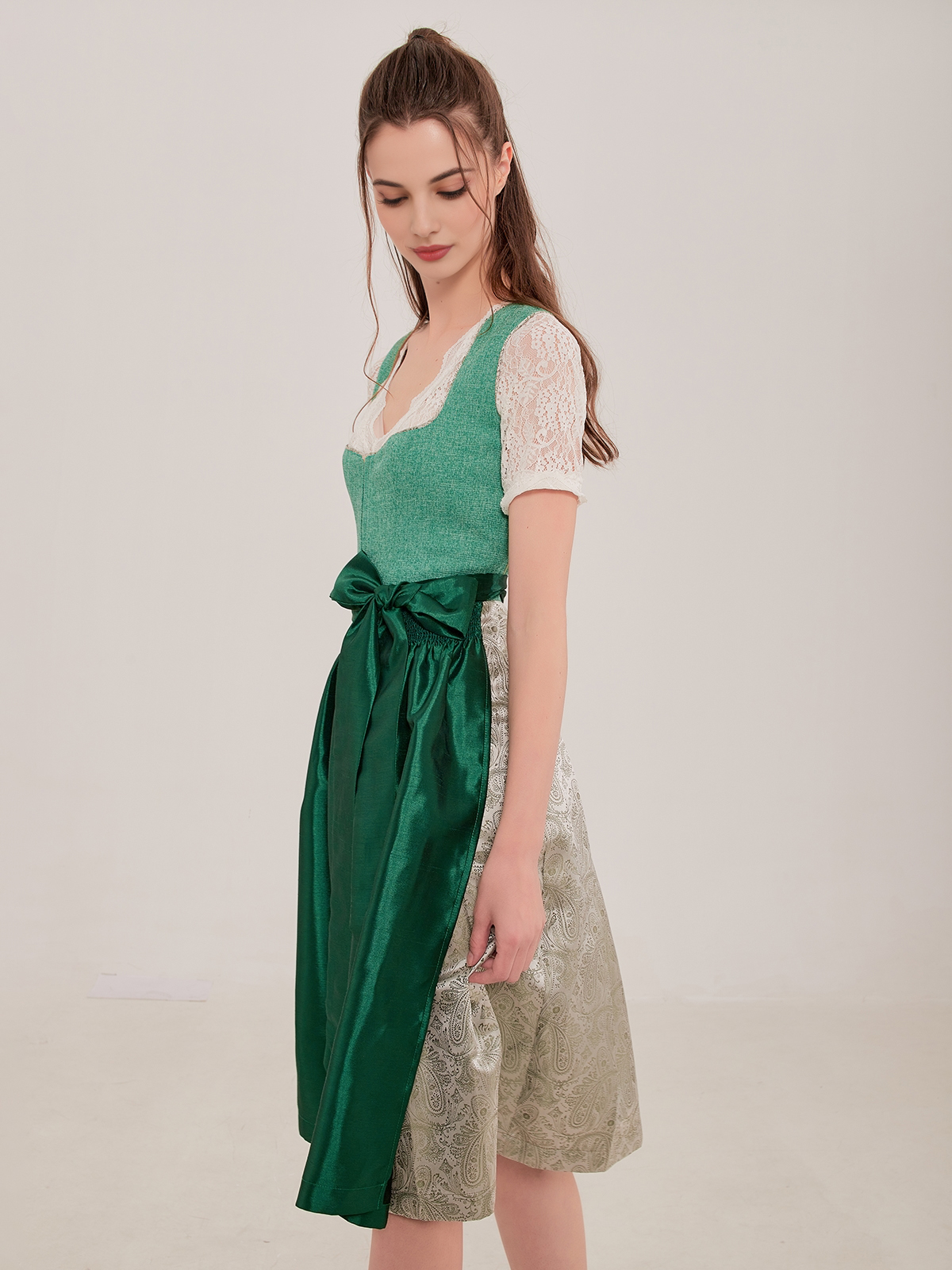 Dirndl in Blau und Grün