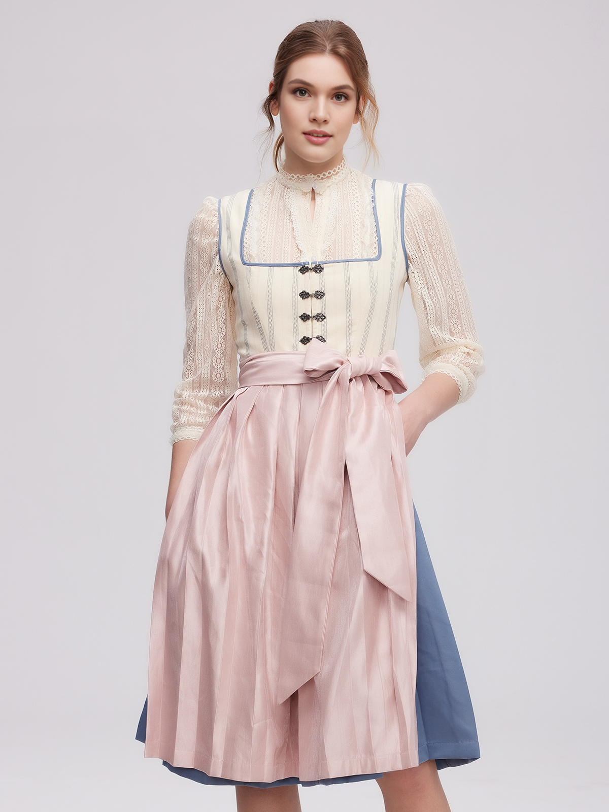 Modernes Dirndl in Beige