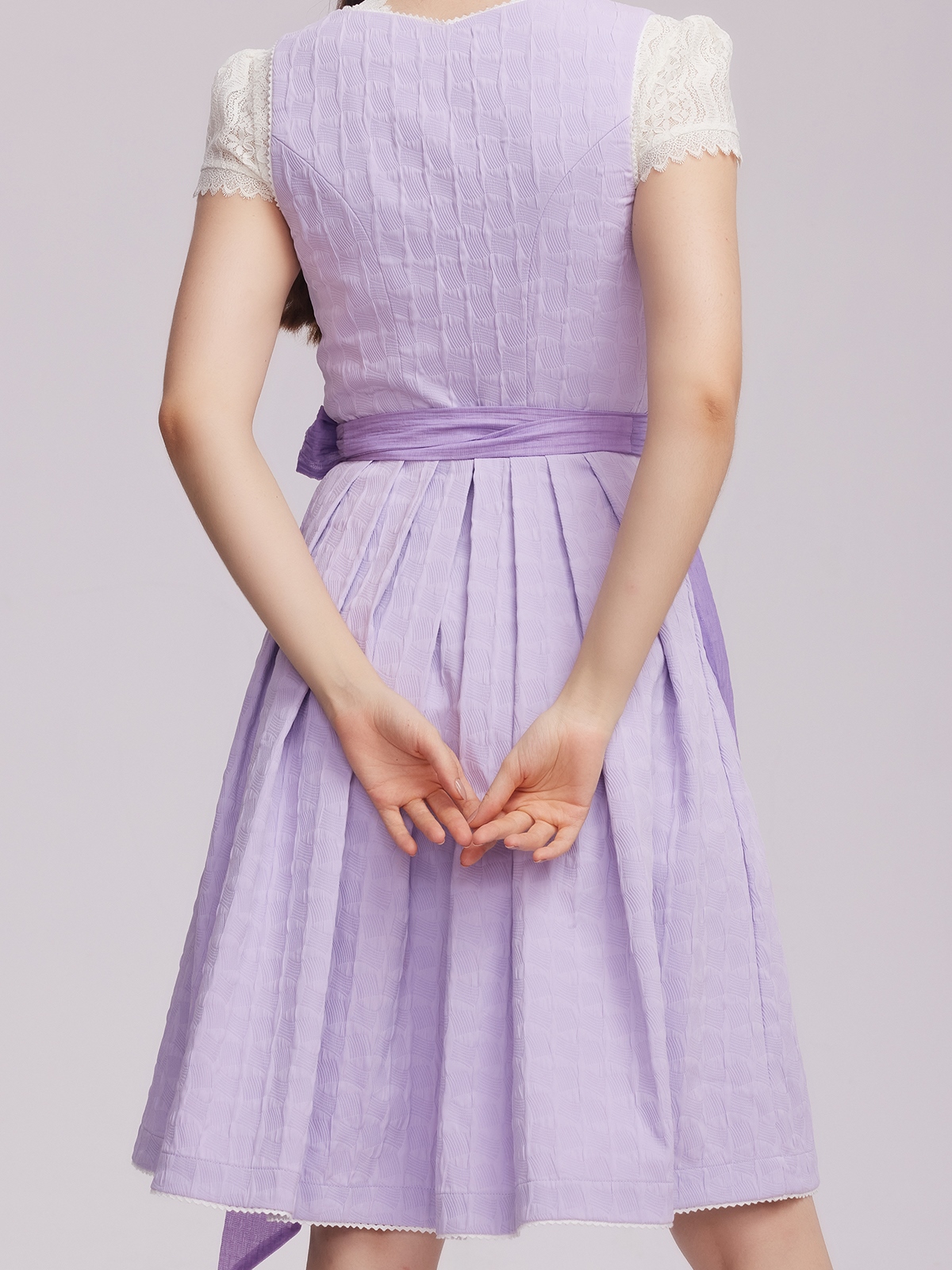 Modernes braun Dirndl mit schlanker Silhouette