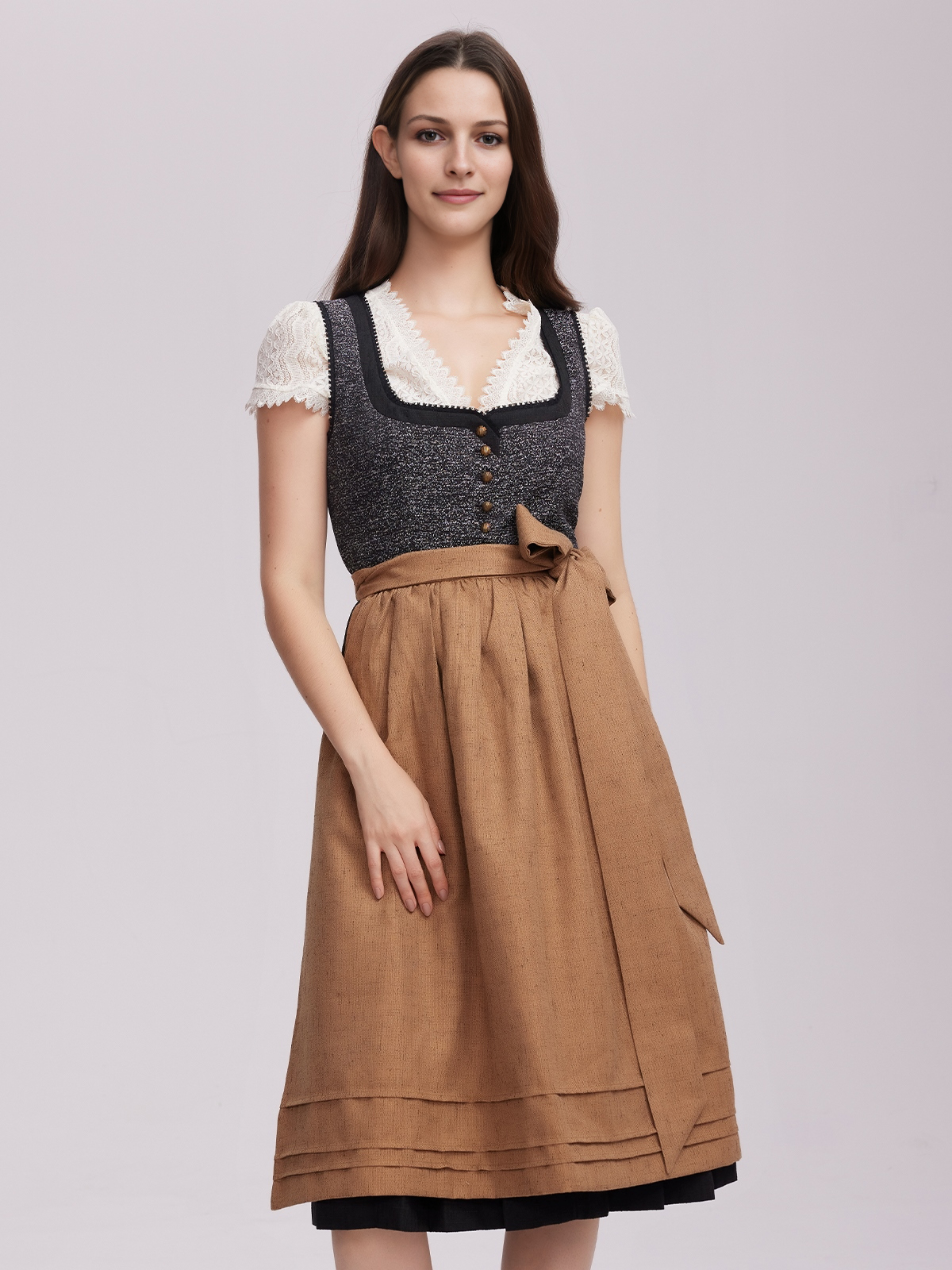 Elegantes schwarzes Dirndl mit modernem Schnitt
