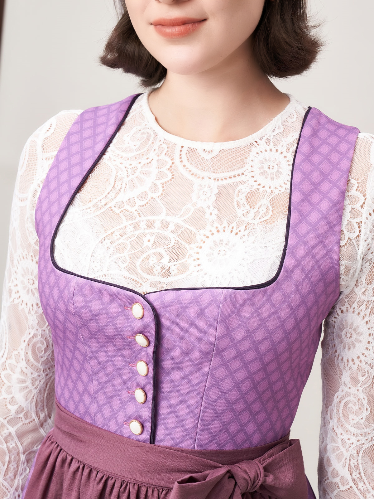 Trachtenbluse mit Spitze in Lila