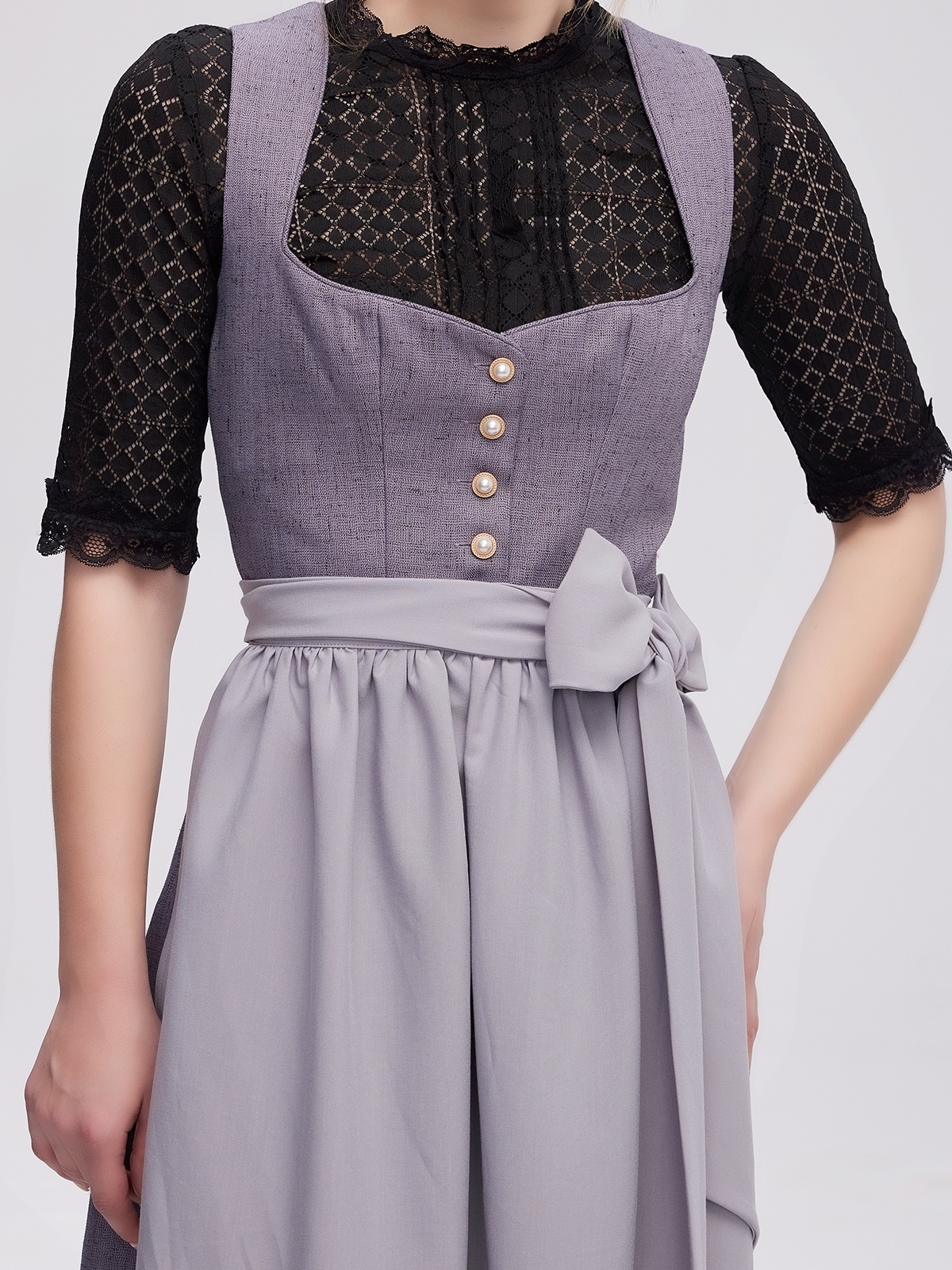 Samt Dirndl in Grau mit modernem Schnitt