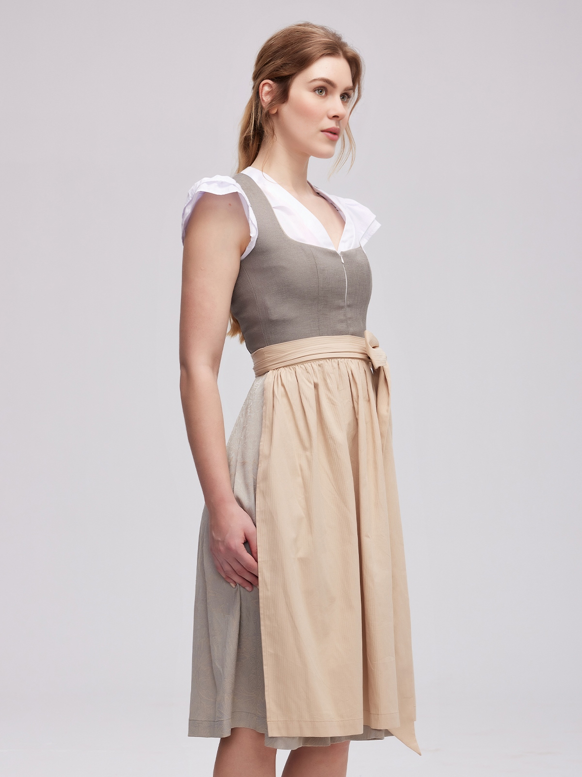 Braun Dirndl mit grauen Akzenten