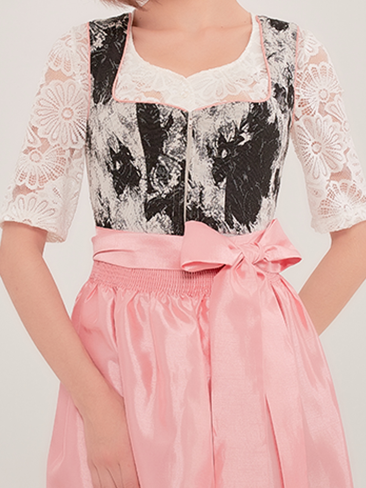 Schwarz Dirndlbluse mit Spitzenbesatz