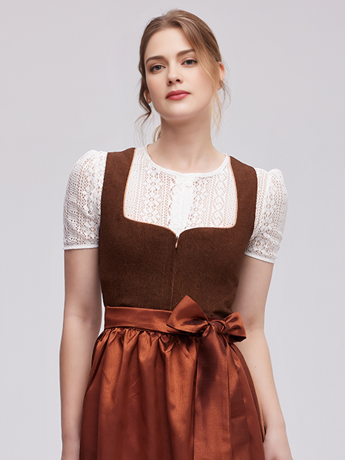 Dirndl zum Knöpfen in Braun – Eleganz und Funktionalität