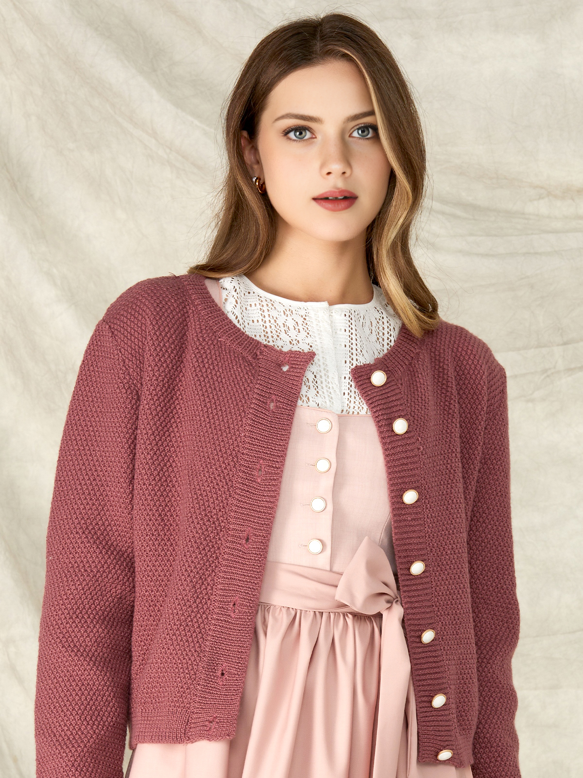 Dunkelrotes Dirndl