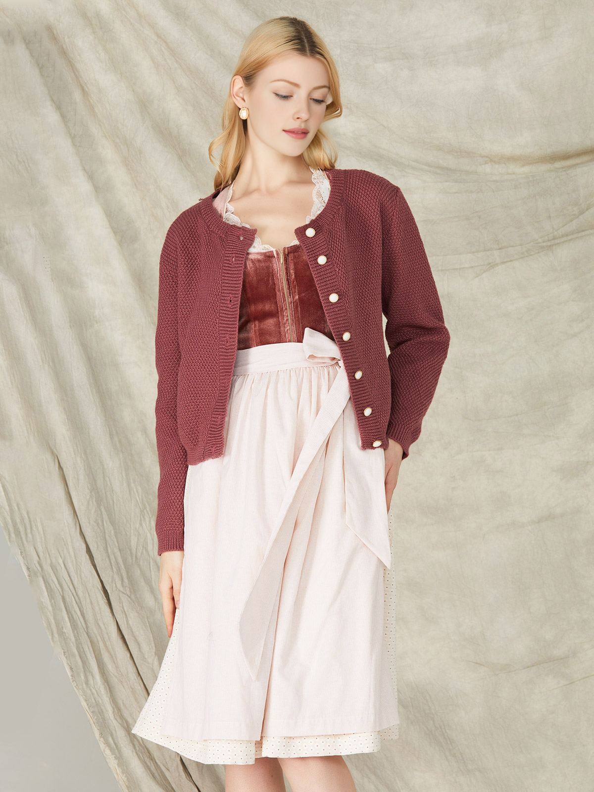 Dirndl zum Knöpfen in lila
