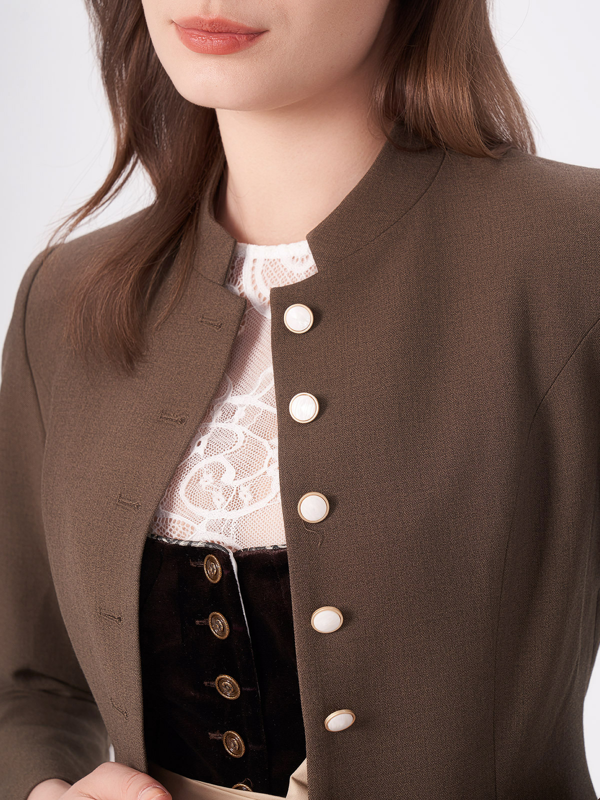 Dirndl mit brauner Jacke