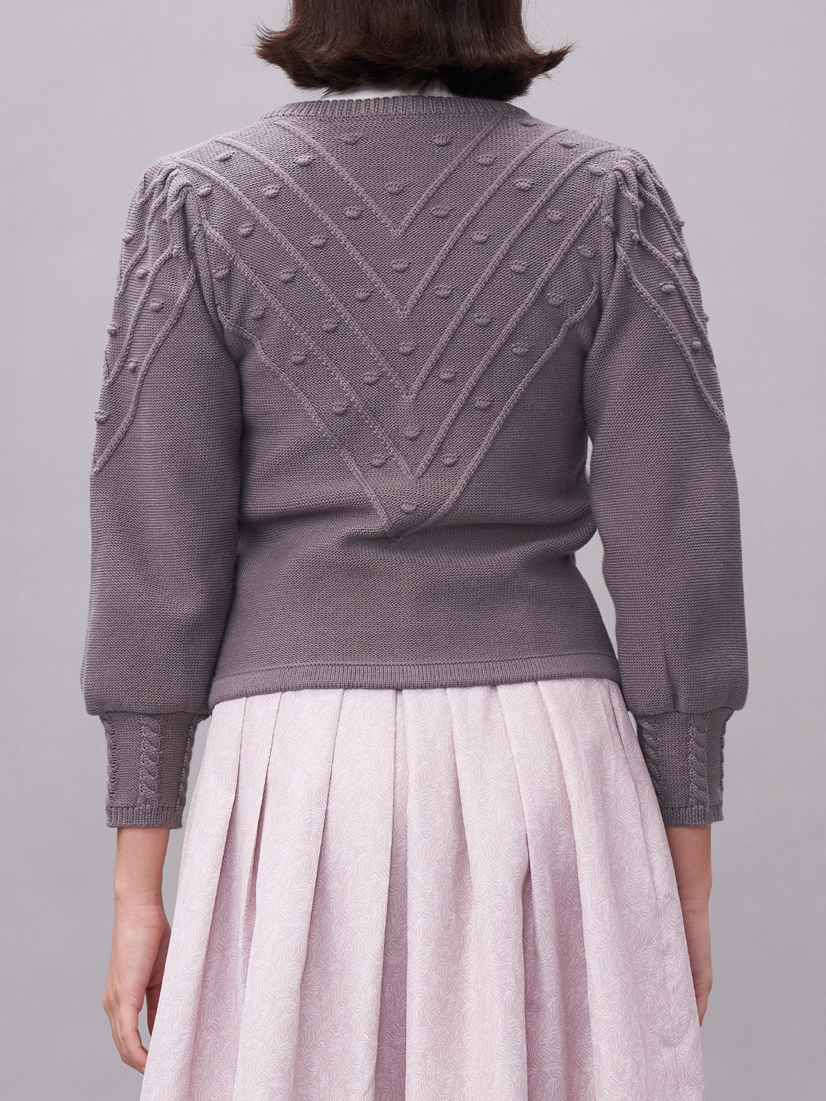 Modernes Dirndl-Styling mit Strickjacke