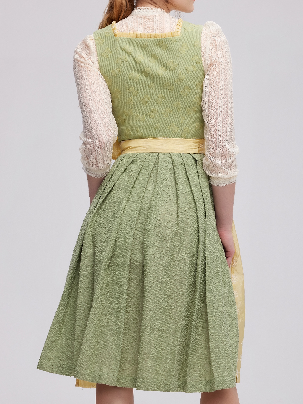 SamtDirndl Rot in eleganter Ausführung