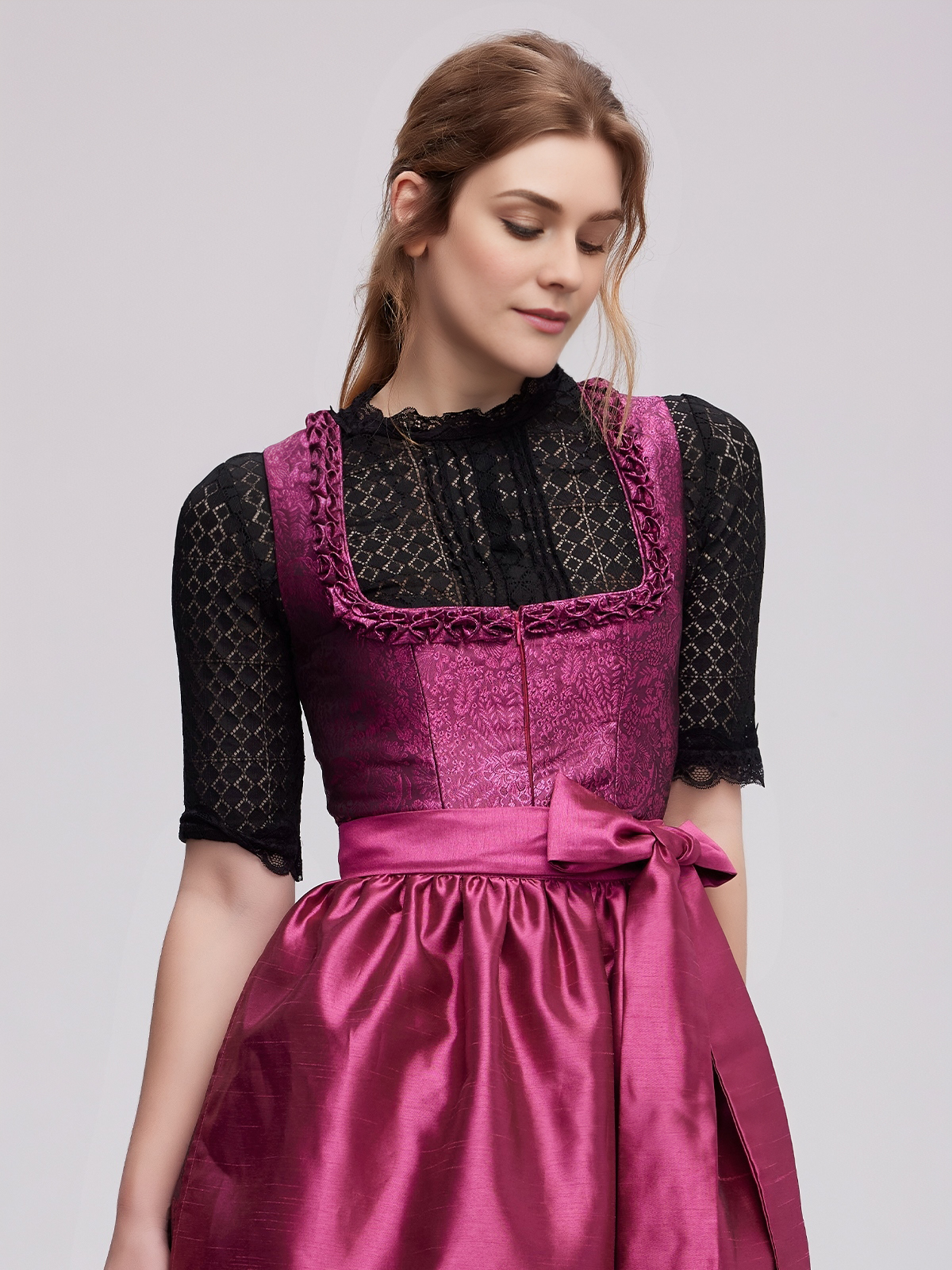 Engel Dirndl in Pink – perfekt für festliche Anlässe
