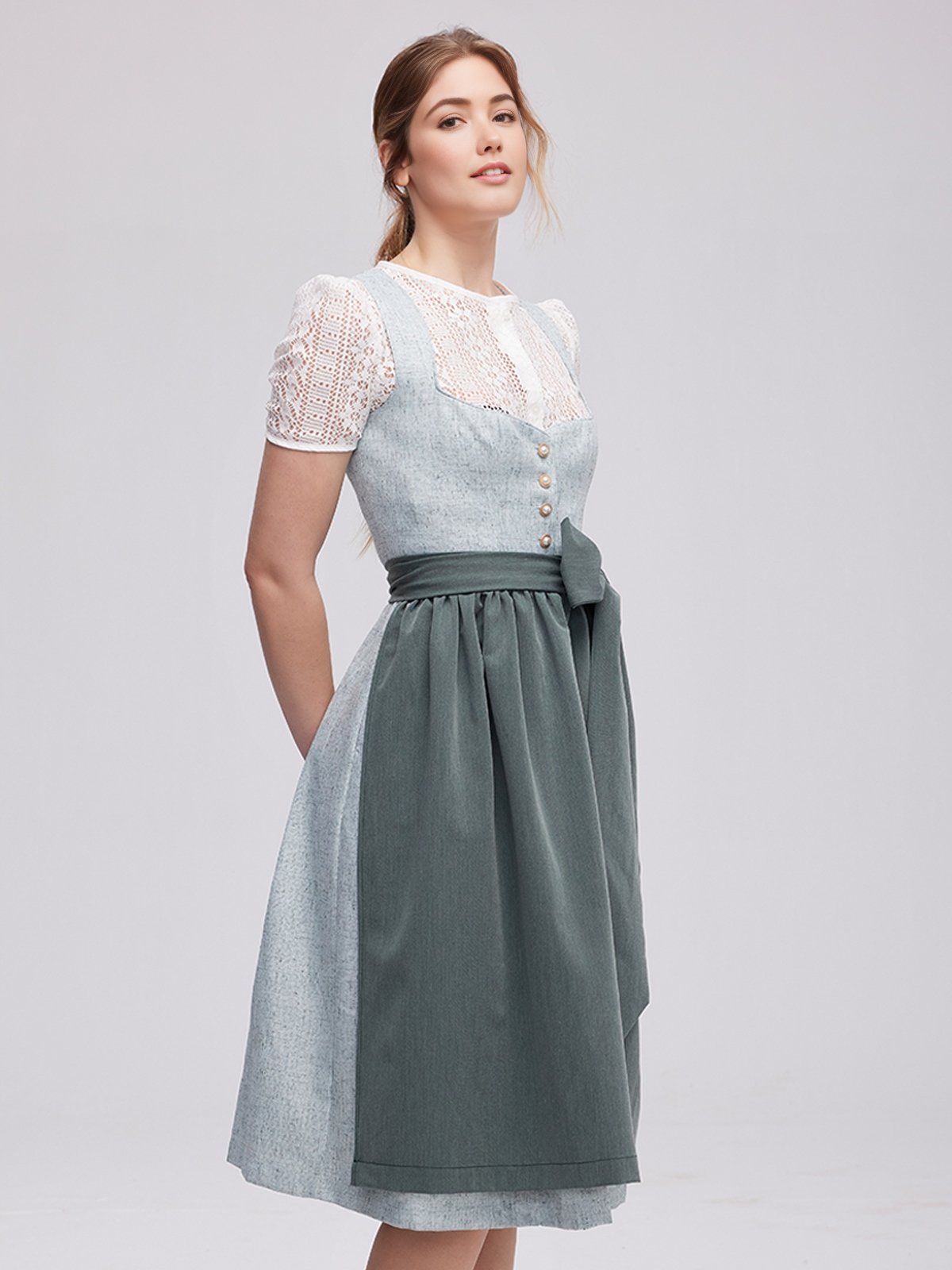 Traditionelles rot-schwarzes Dirndl mit modernem Schnitt