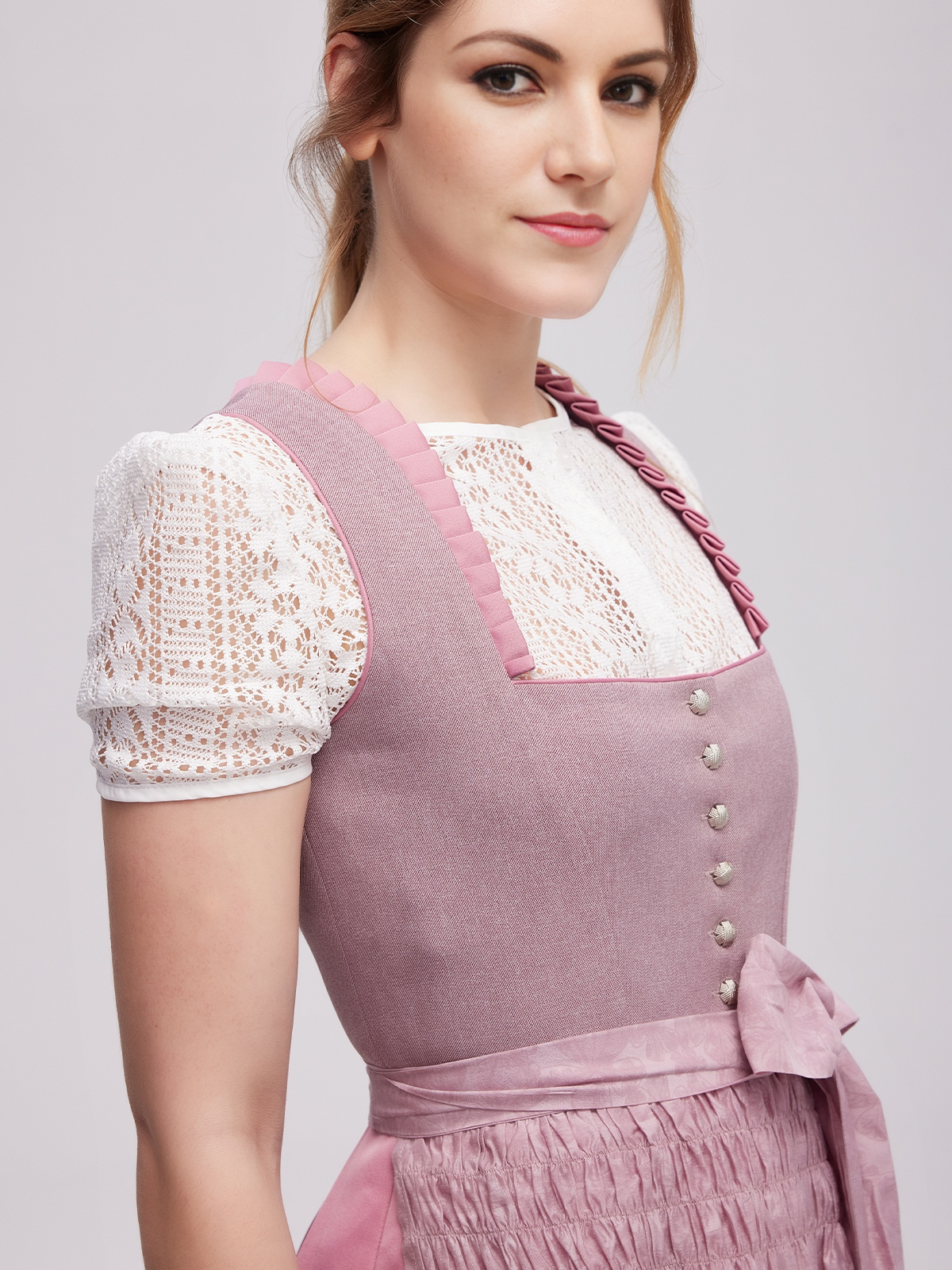 Dirndl mit Herzausschnitt in Lila