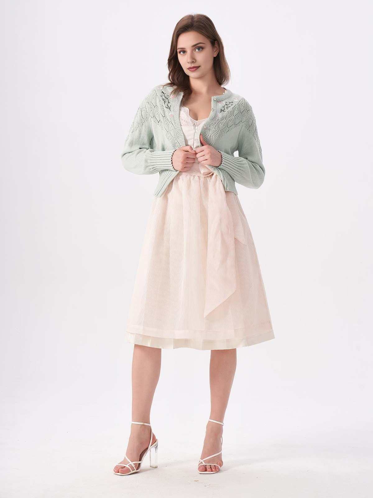 Moderne Dirndl-Kleider in trendigen Designs