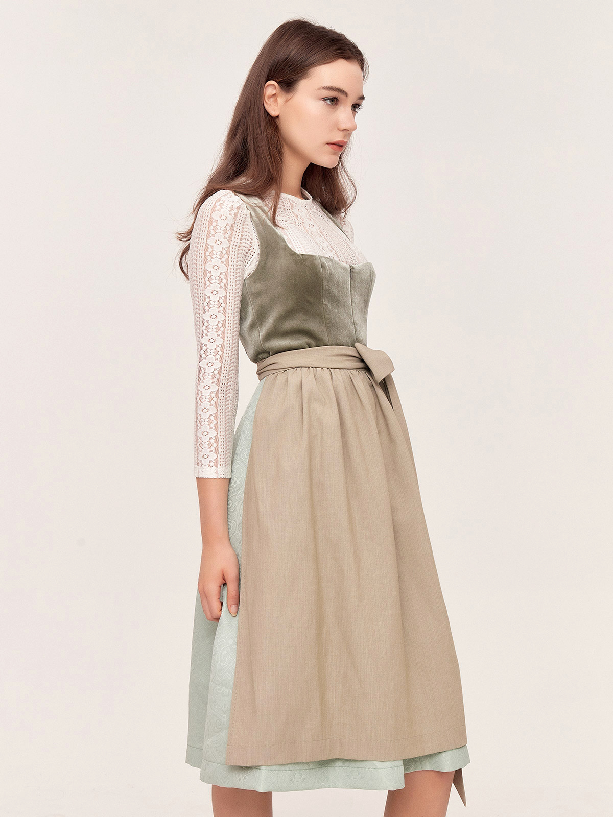 Dirndlbluse hochgeschlossen schwarz