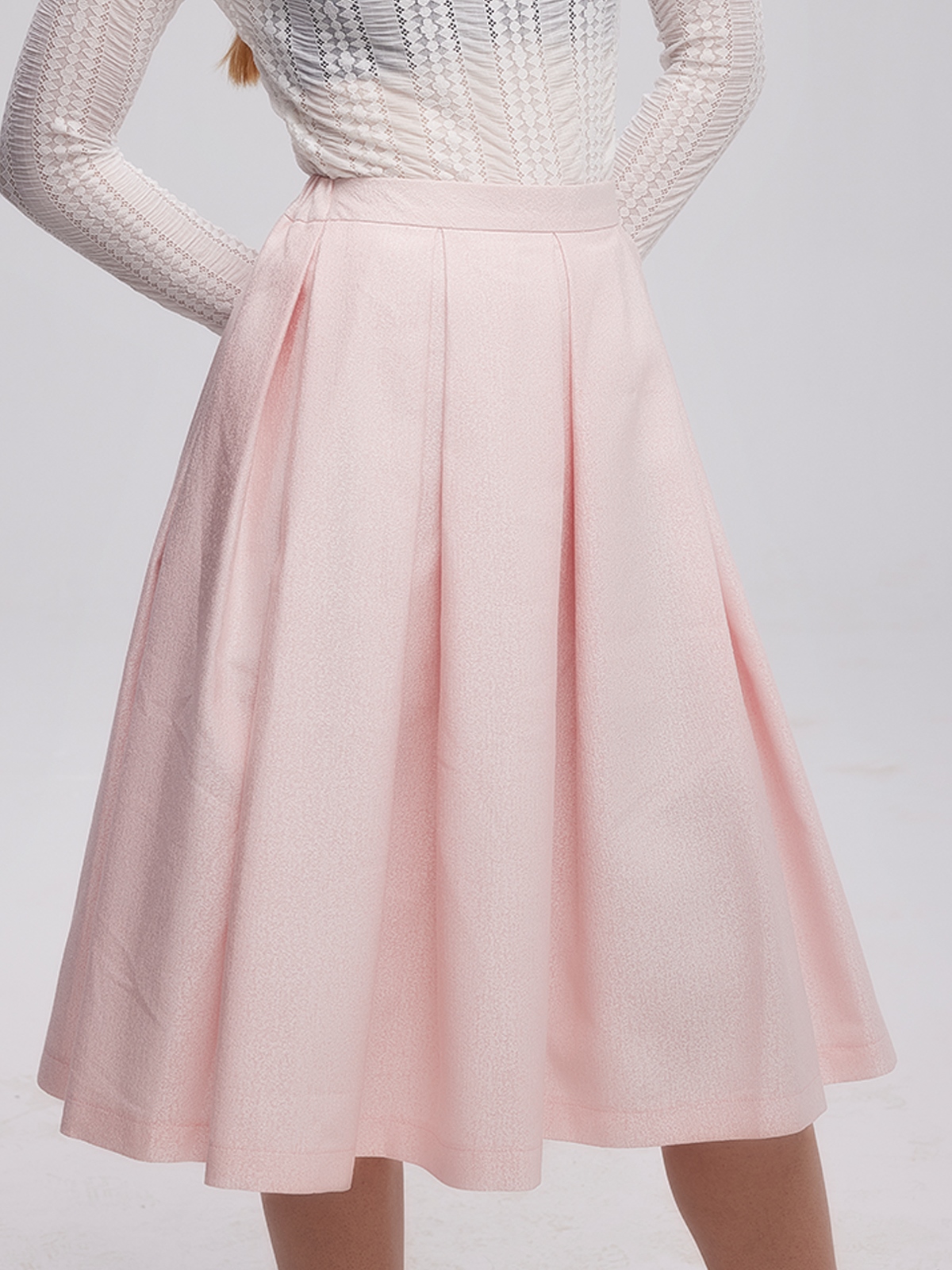 Modernes Dirndl in Rosa mit kurzer Bluse