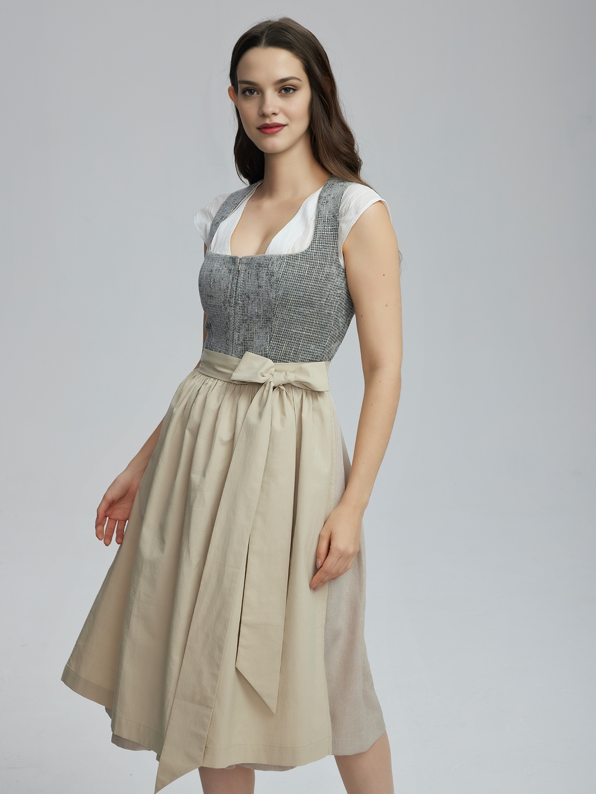 Modernes Dirndl in Grün