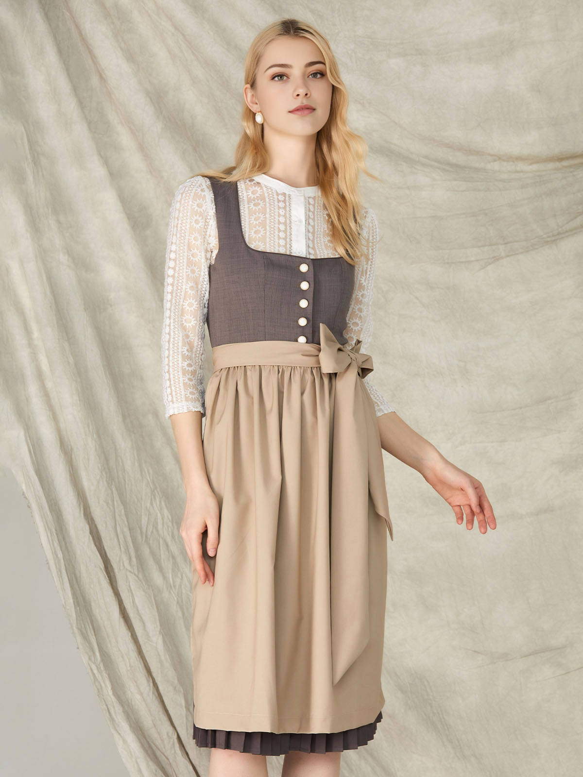 Klassisches Dirndl in Grau