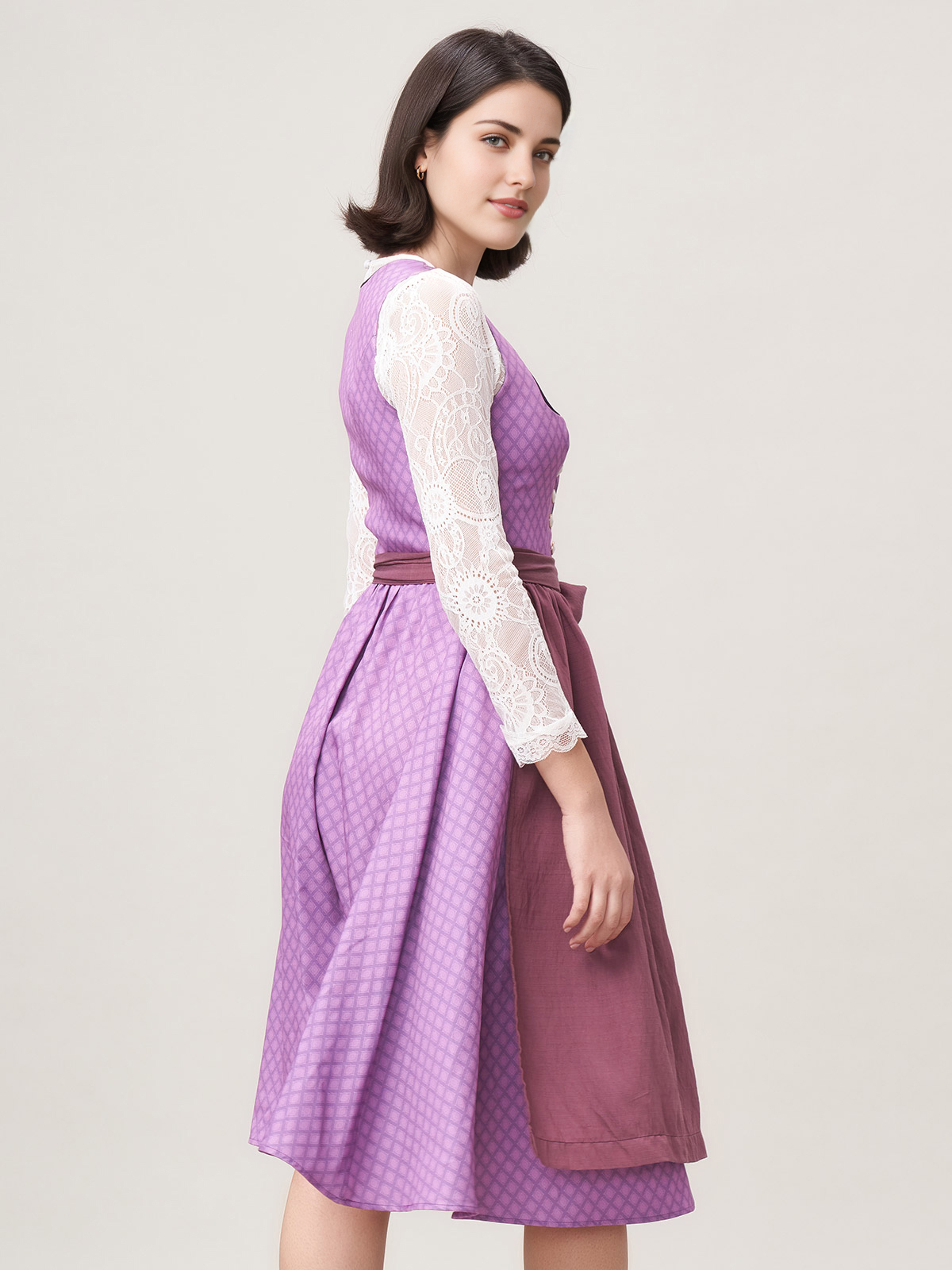 Modernes lila Dirndl mit grauen Akzenten