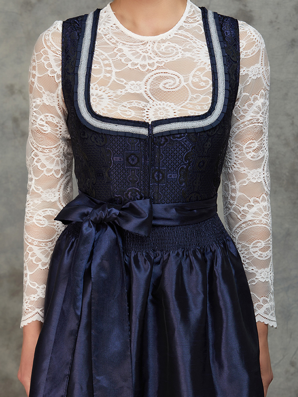 Dirndl mit Herz-Ausschnitt