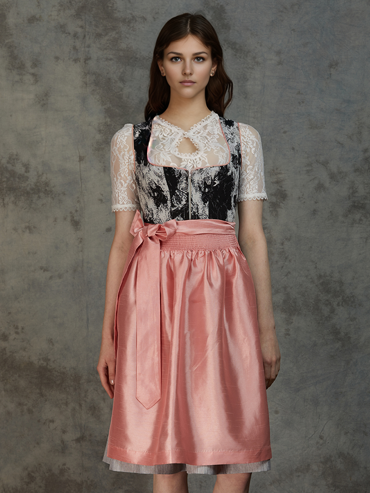 Dirndlbluse in Schwarz – zeitlos elegant