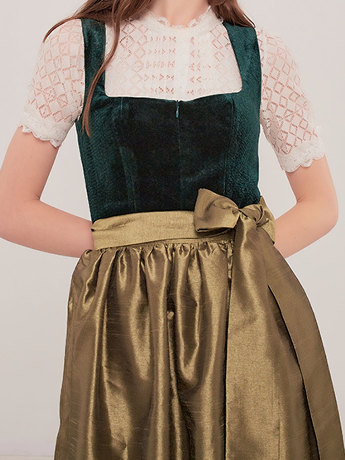 Modernes Dirndl in Grün – perfekt für den Alltag