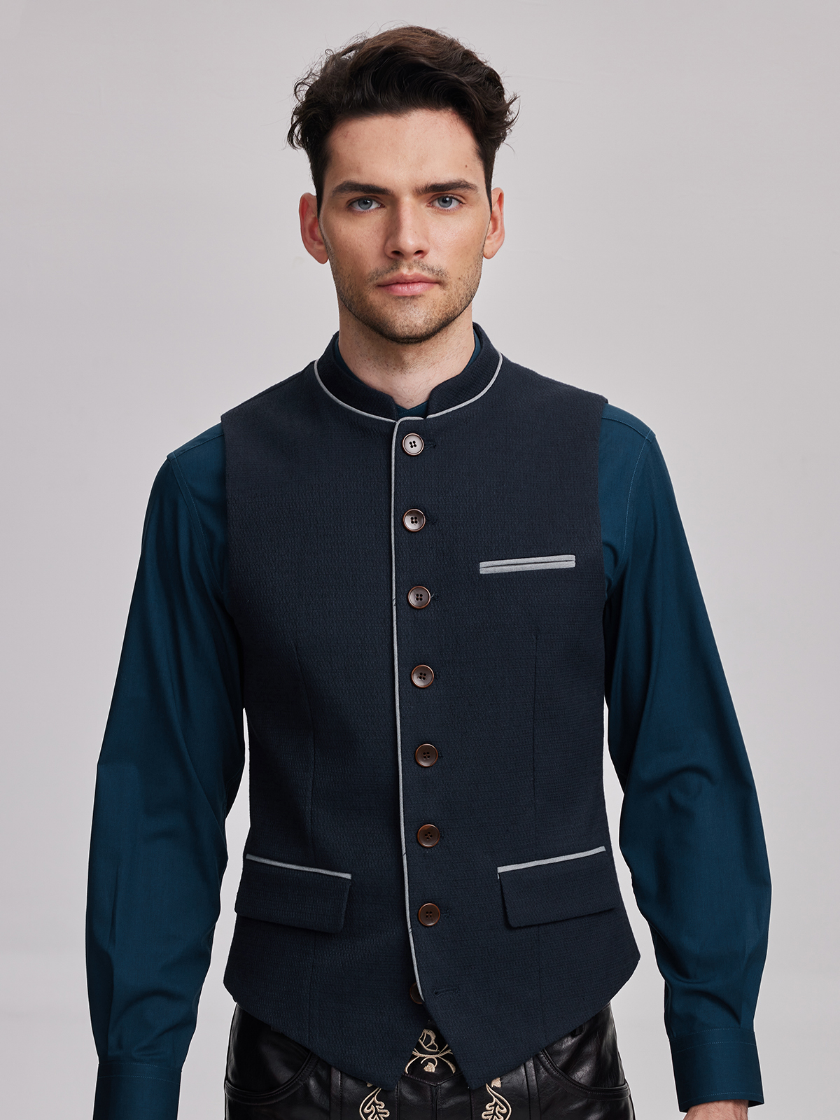 Dirndlbluse in blau mit Weste