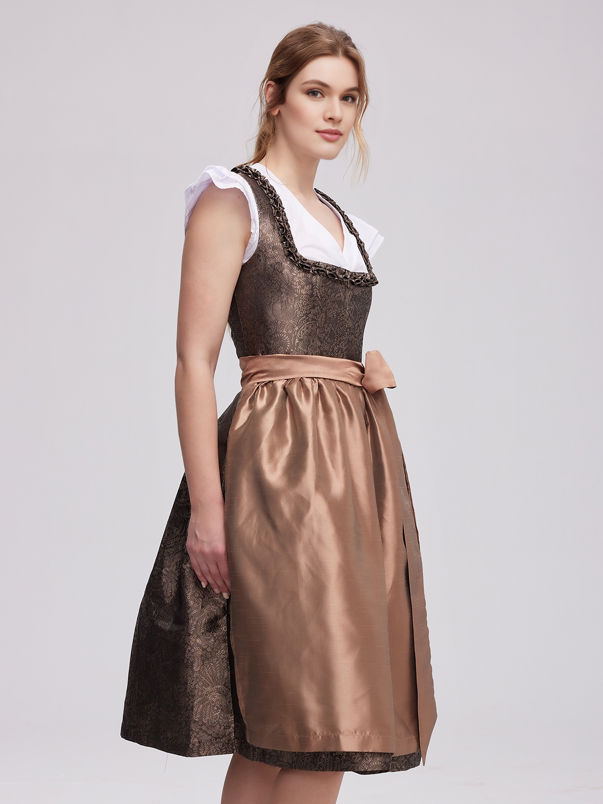 Dirndl in Braun – zeitlos und elegant