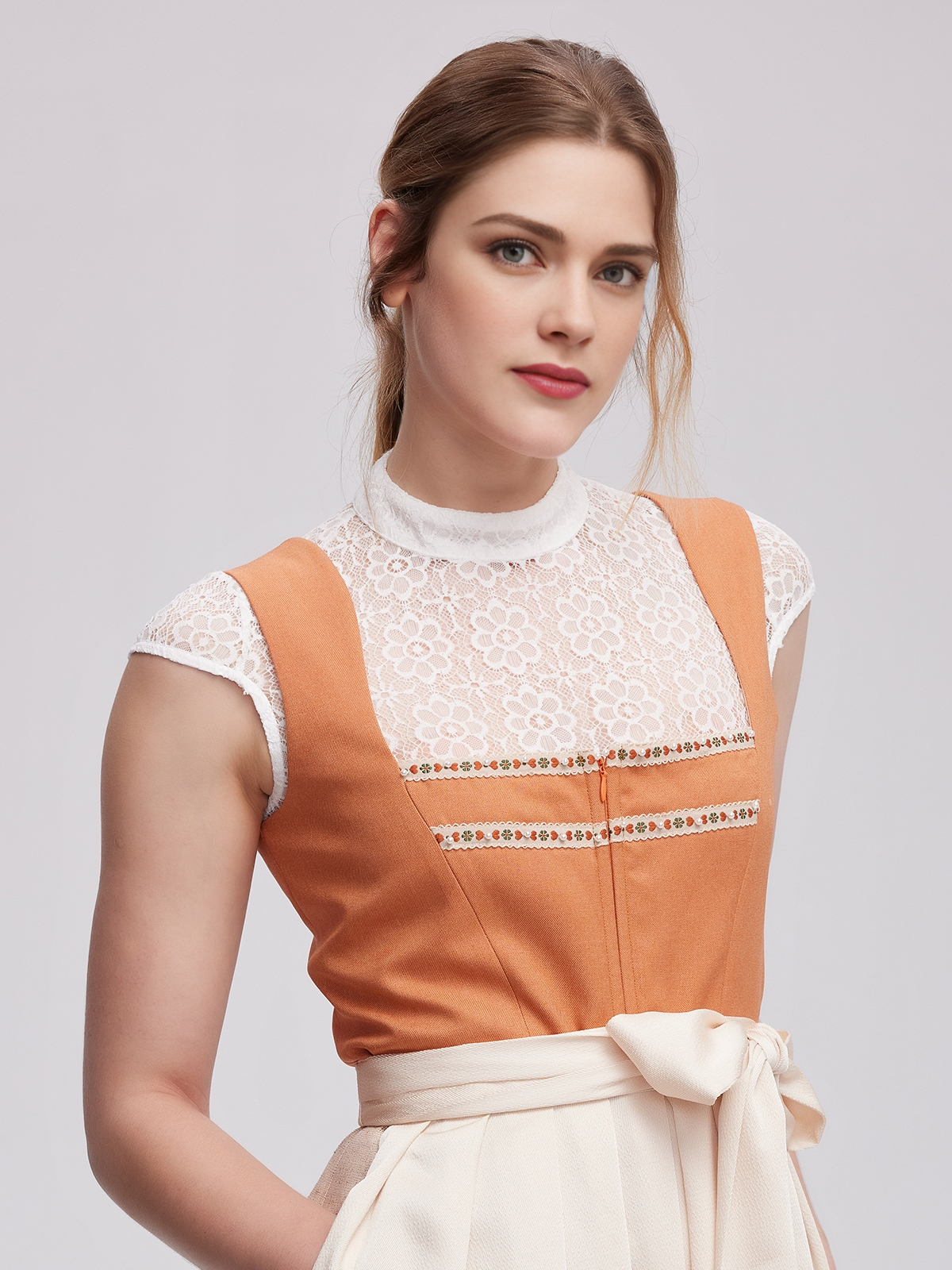 Dirndl Rot – Eleganz und Tradition